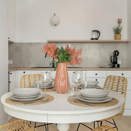 Elegant For 4 With Parking In By Renters