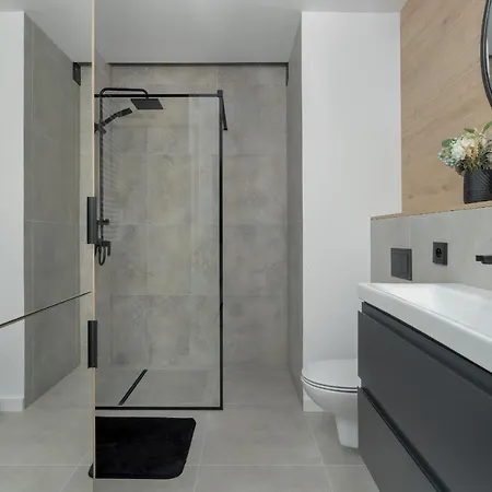 Elegant For 4 With Parking In By Renters *