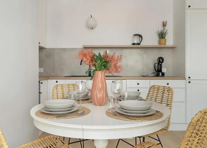 Elegant For 4 With Parking In By Renters