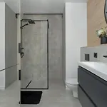 Elegant For 4 With Parking In By Renters *