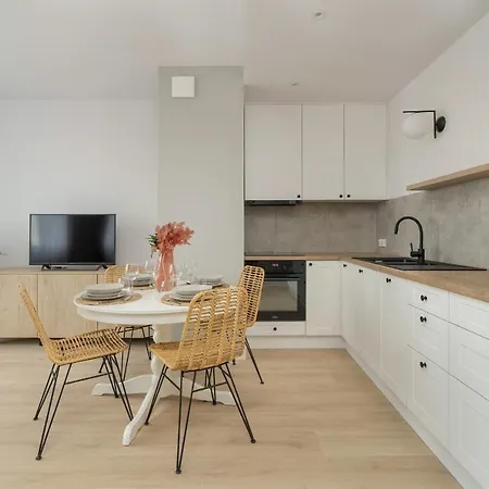 Elegant For 4 With Parking In By Renters