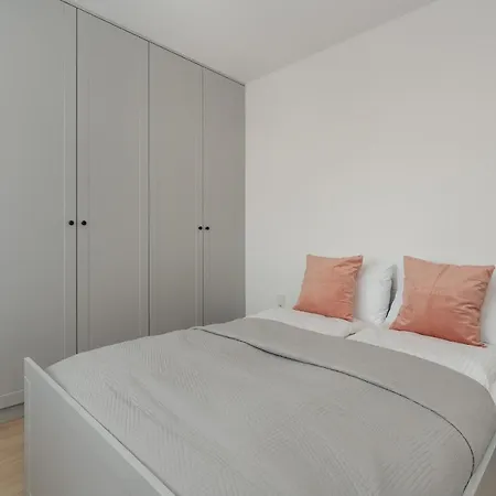 Daire Elegant For 4 With Parking In By Renters Poznan