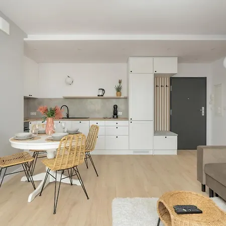 Elegant For 4 With Parking In By Renters * Poznań