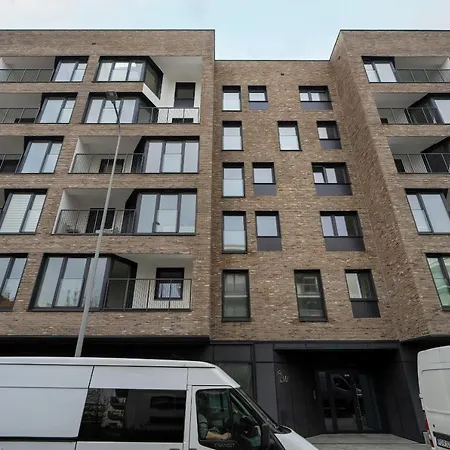 Elegant For 4 With Parking In By Renters Poznaň