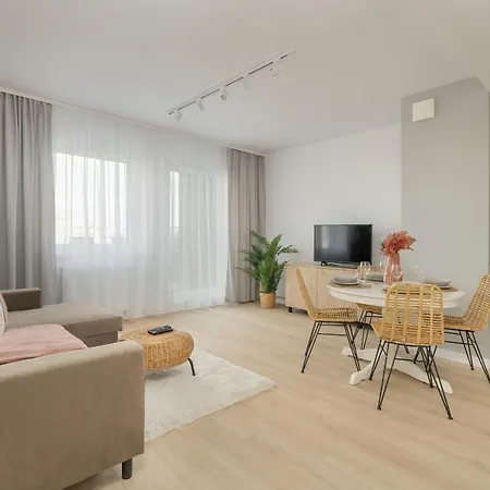 Elegant For 4 With Parking In By Renters Lejlighed