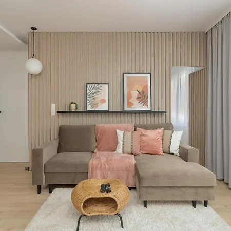 Elegant For 4 With Parking In By Renters * Poznan
