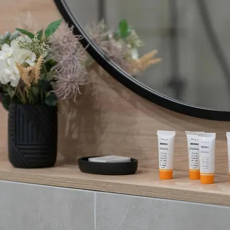 Elegant For 4 With Parking In By Renters Poznań