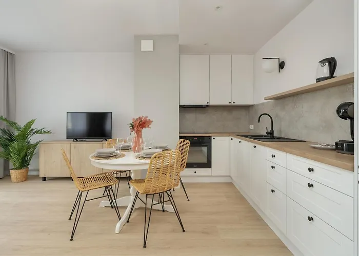 Elegant For 4 With Parking In By Renters