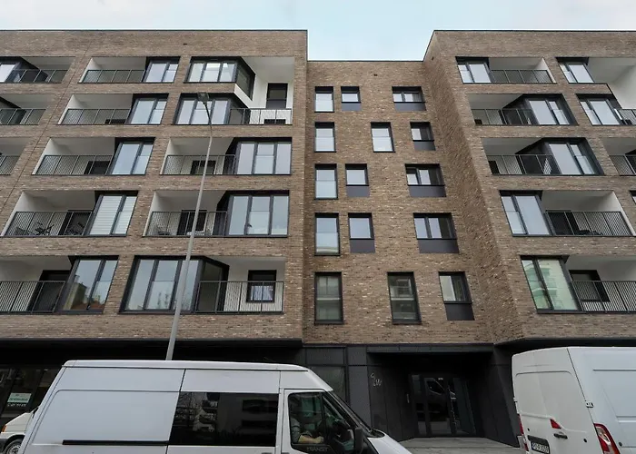 Elegant For 4 With Parking In By Renters Poznań