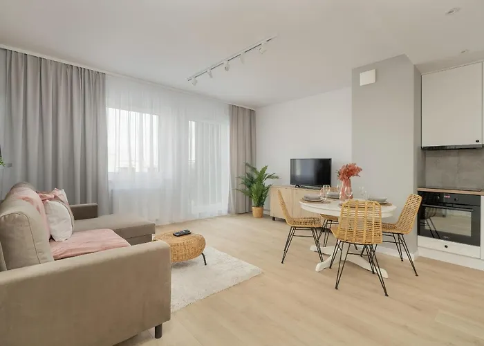 Elegant For 4 With Parking In By Renters Apartmán